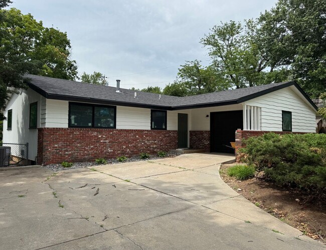 Building Photo - Italian Estates Property Management