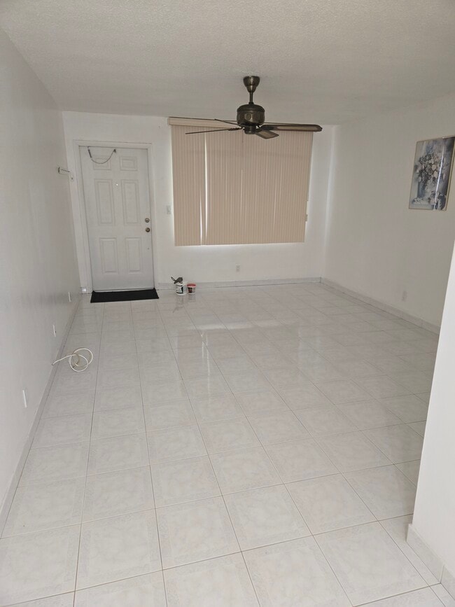 Building Photo - 2210 Taylor St Unit 105