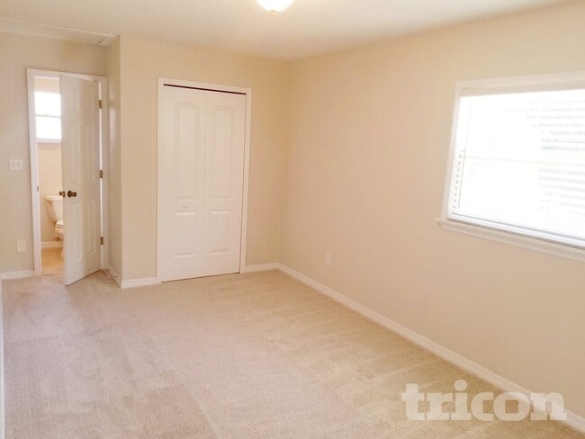 212 65th Ave W