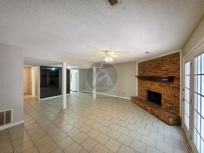 Photo - 1495 Bentley Ln SE