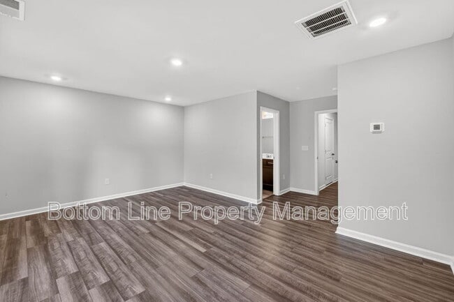 Photo - 1129 Lily Loch Wy