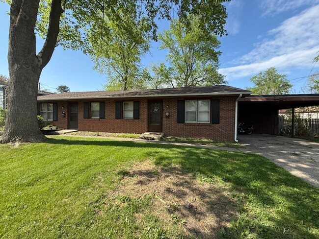 Brick Duplex with Fenced Yard on a Quiet S... - Brick Duplex with Fenced Yard on a Quiet S... House