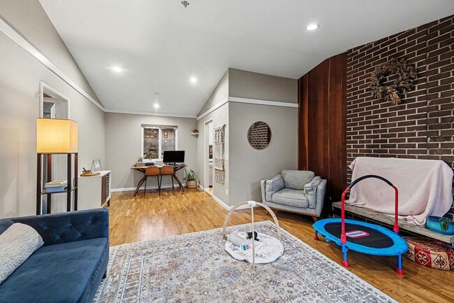 Photo - Charming 3-Bedroom Single-Family Home in Bellevue - $3,600!!