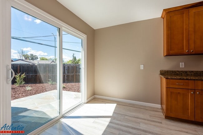 Photo - Camden 2194/2196 Unit 2194