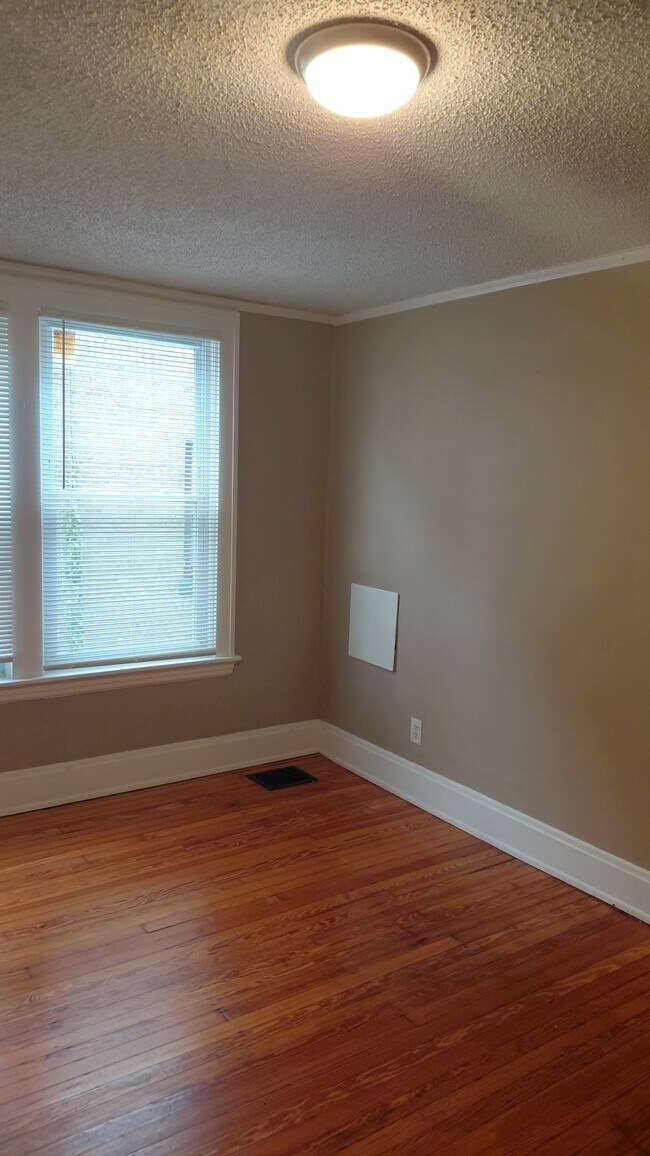 128 Louis Ave
