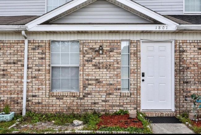 Photo - 1801 Pointed Leaf Ln Townhome