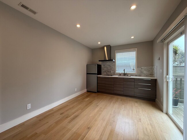 Photo - Spacious 1BD/1BA with In-Unit Laundry – Prime Commuter Location Unidad Apt 2