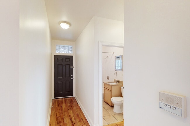 Pasillo - Maple Court