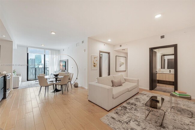 Photo - 398 NE 5th St Unidad 3017