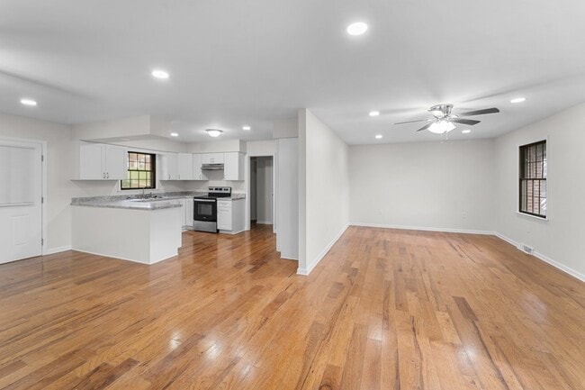 Photo - 983 Beverly Dr