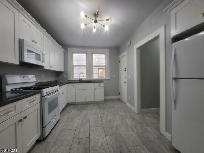 Photo - 766-768 Hamilton St