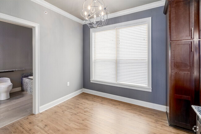 1BR, 1BA - Dining Area