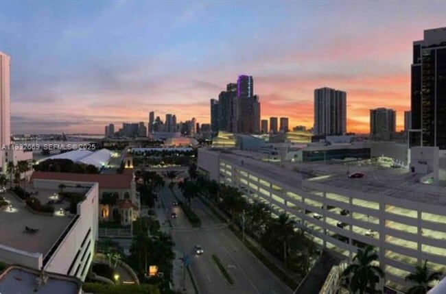 Building Photo - 1717 N Bayshore Dr Unit 1717 N Bayshore Dr  A-1652