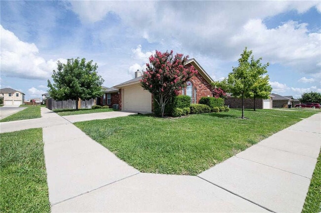 Photo - 2605 Wisteria Ln