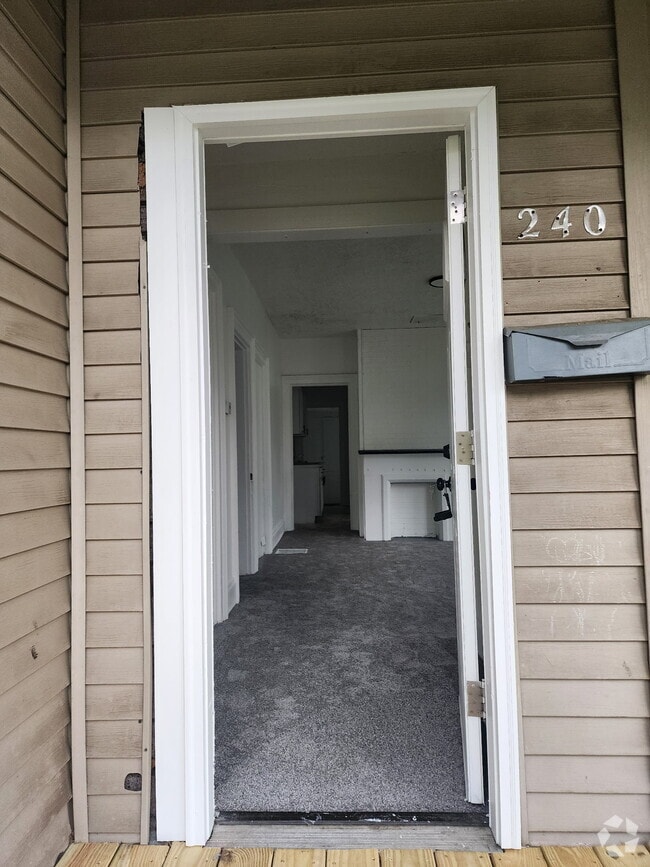 Building Photo - 240 W Main St Rental