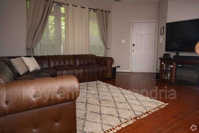 Building Photo - 2561 Eastbourne Dr Rental