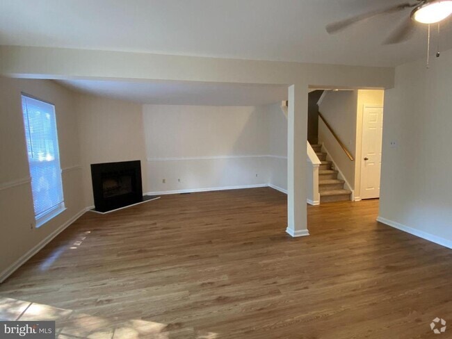 Building Photo - 116 Village Dr Rental