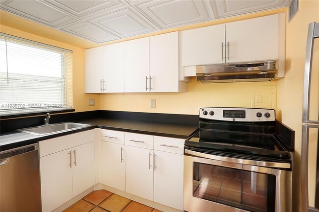 Photo - 7720 SW 54th Ct Unidad 42B