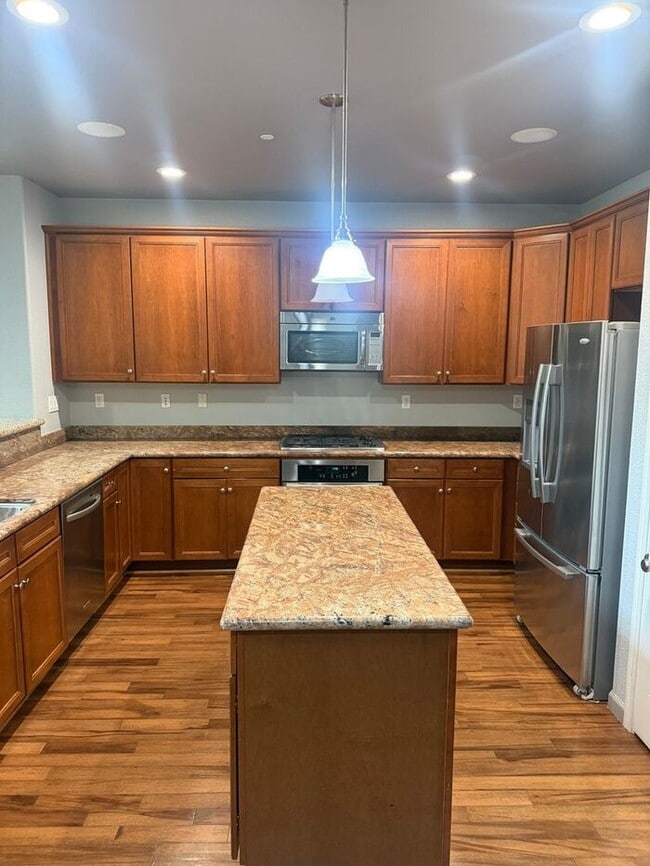 Beautiful 3 Bedrooms 2.5 Bath