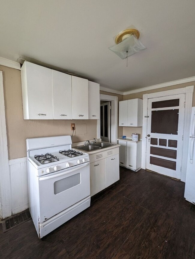 Photo - 210 S Doxtator St Unit Apt 1