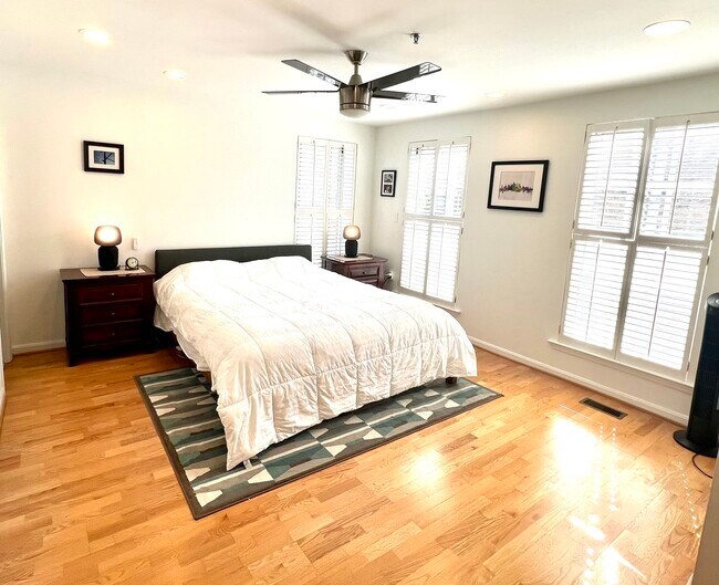 Photo - 2411 20th St NW Unidad 10