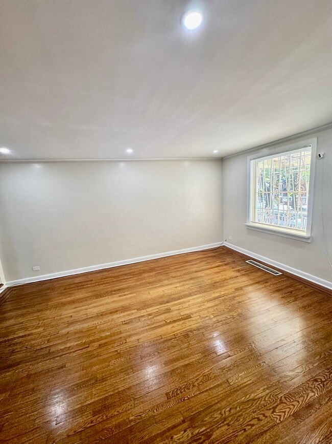 4218 Bruner Ave Unit 3 bedroom