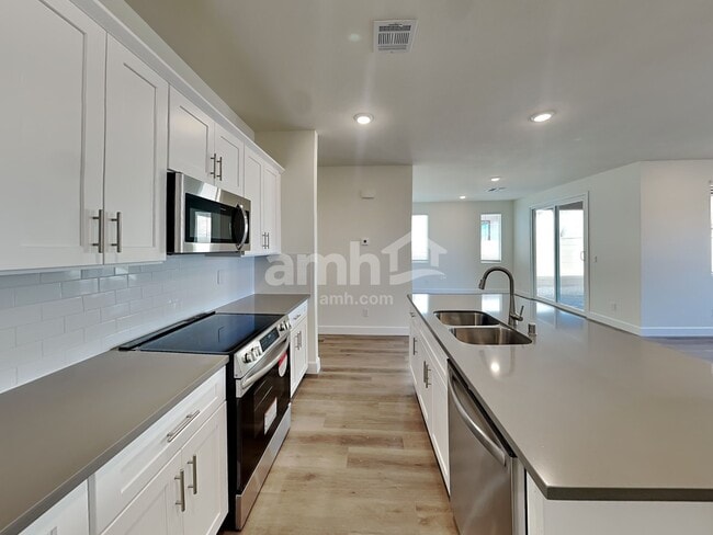 Photo - 10066 W Raleigh St