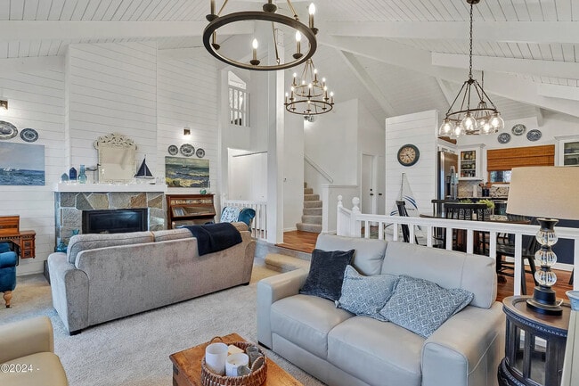 Photo - 335 SW Midden Reach