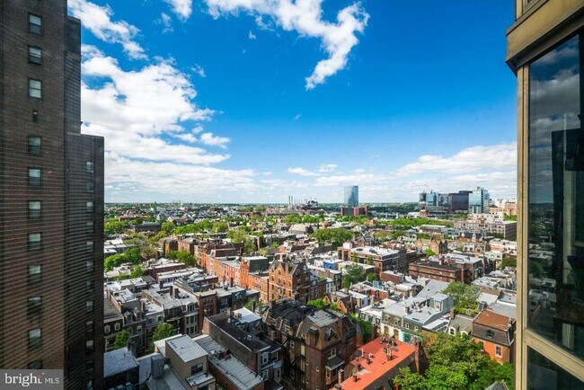 Photo - 2018 Walnut St Unit 17F