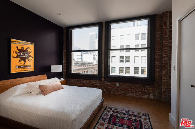 Photo - 460 S Spring St Unidad 1015