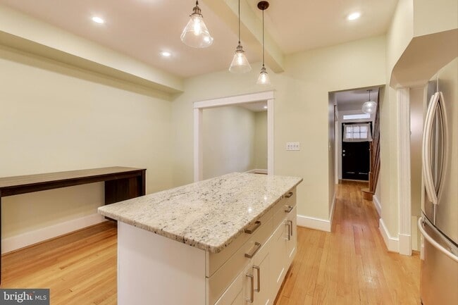 Photo - 628 Madison St NW