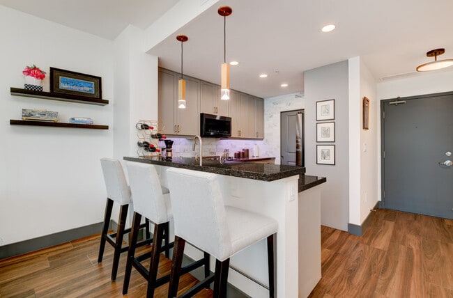 Photo - 850 Beech St Unidad 710