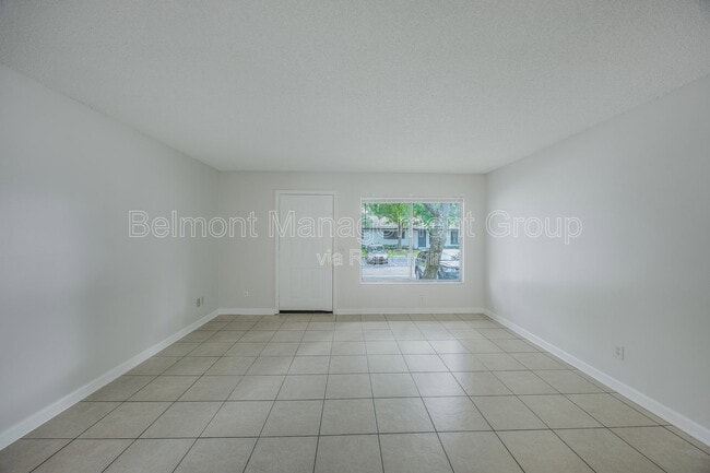 Building Photo - 605 Northlake Blvd Unit 31