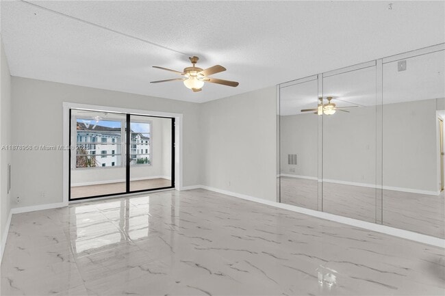 Photo - 9355 SW 8th St Unidad 425