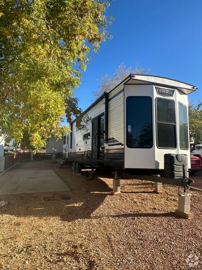 Building Photo - Like new 1 bedroom, 1 bathroom park model ... Rental