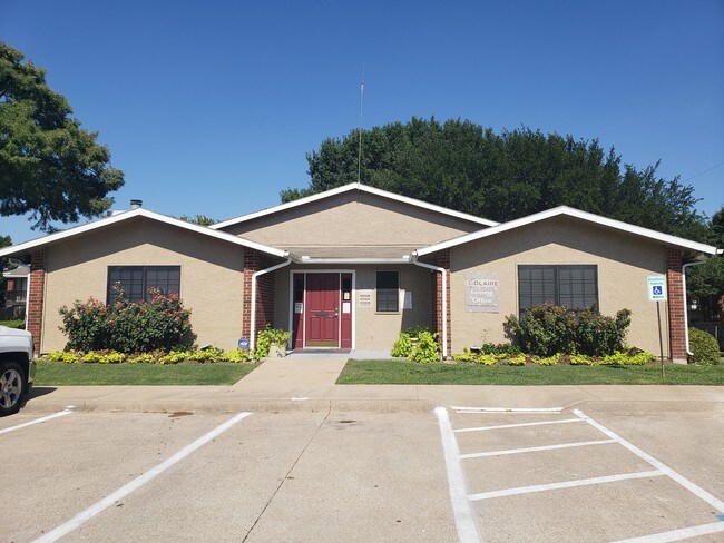 Photo - Solaire Apartments