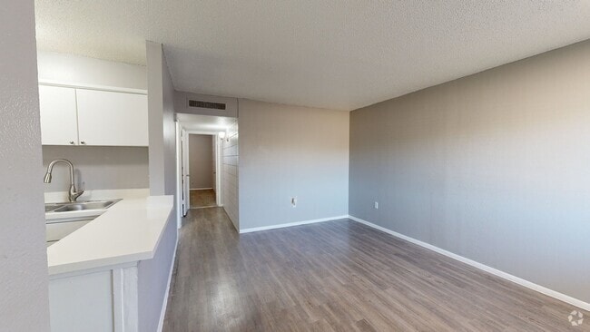 1BR, 1BA - 600SF