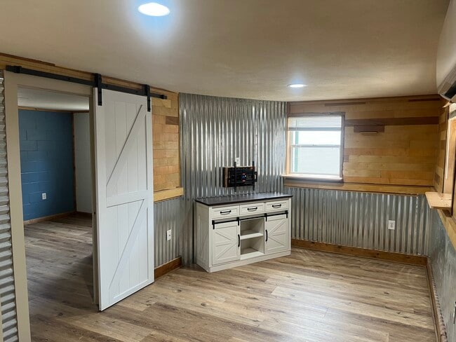 Photo - 1674 N Double Springs Rd