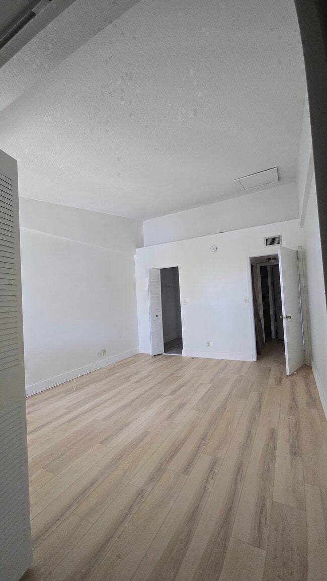 Photo - 611 Lyons Rd Unidad 8204