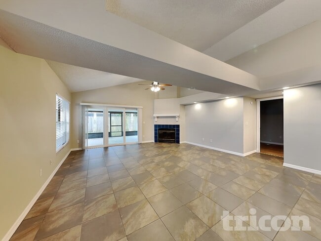 Photo - 419 E Springtree Way