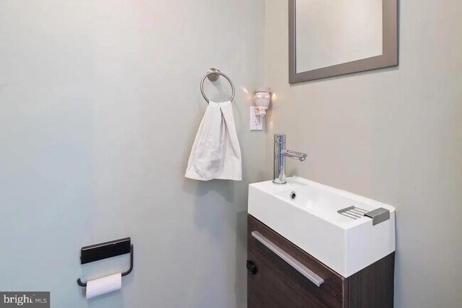 Photo - 2016 Oakford St