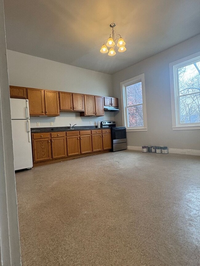 Building Photo - 344 S Queen St Unit Apt.2