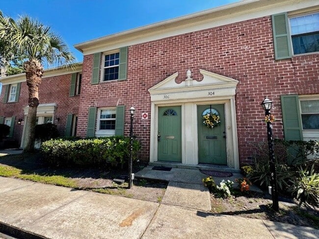 Building Photo - 2X2.5 -MOVE IN NOW! NEW LVP FLOORING ON 1ST FLOOR! NEW CARPET ON 2ND FLOOR! WATER VIEWS! CALL TOD...