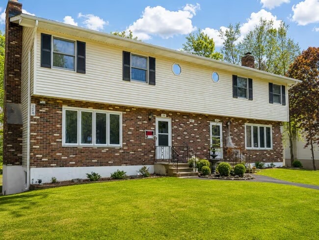 Building Photo - 40 Mountain Dr Unit 102