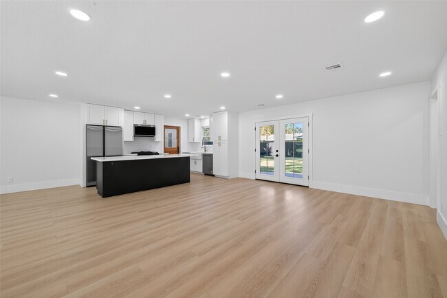 Photo - 9770 Cedardale Dr