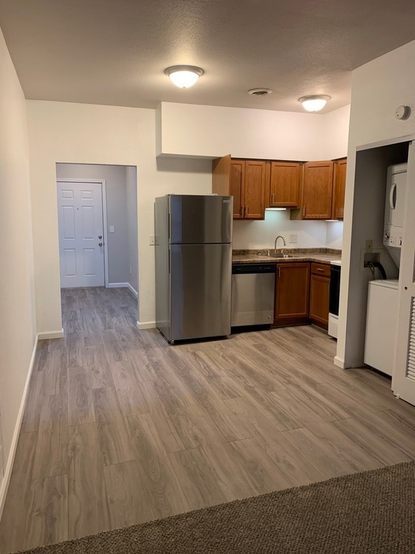 Photo - 110 W 3rd St Unidad A