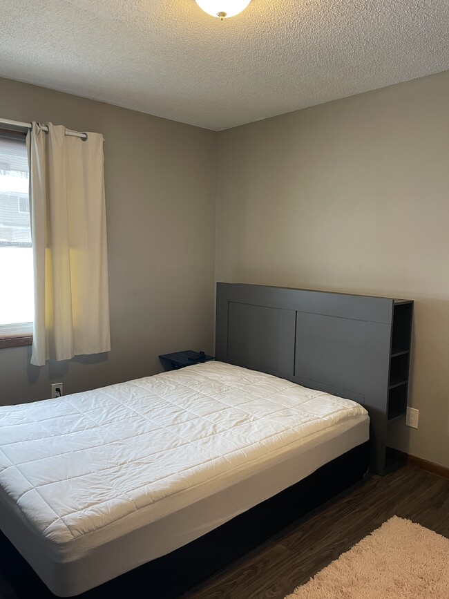 Queen Size Bed - 5665 Wood Duck Cir Unit Main level