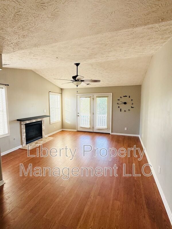 Photo - 274 Waterdown Dr Unit #9