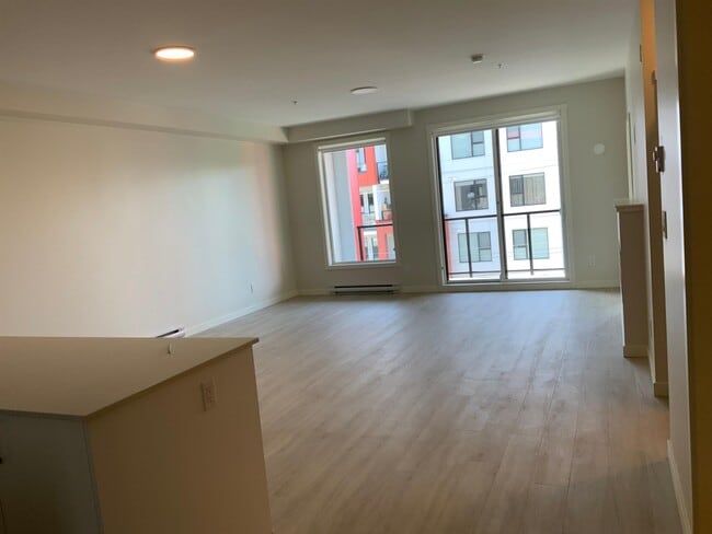 Photo - 810-810 Orono Ave