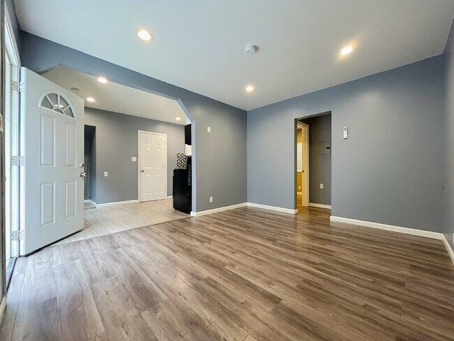 Photo - 6048 Seville Ave Unit Apt A